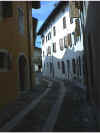 Valvasone - narrow street .jpg (105906 bytes)